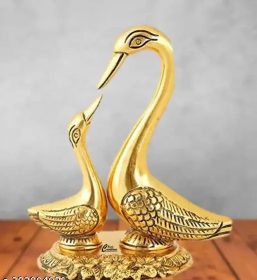 Saras Swan Pair of Kissing Duck Metal Decorative Showpiece - 15.5 cm (Metal, Gold)Showpiece item, Metal Gold Plated Kissing Duck/Swan Pair Showpiece for Home Decoration